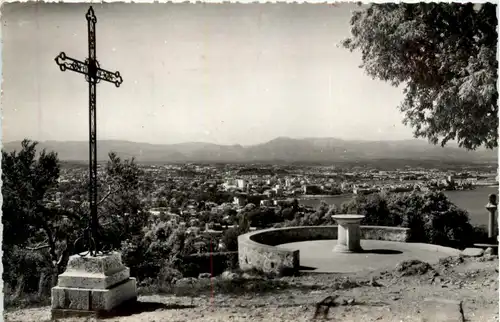 Antibes, Vue generale prise de la Garoupe - La Table dÒrientation -367312