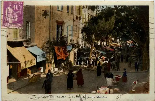 Antibes, La marche cours Massena -367700