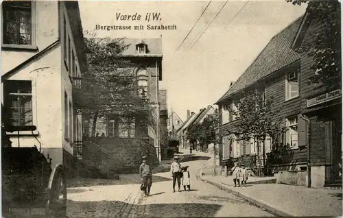 Voerde - Bergstrasse mit Sarahstift -452508