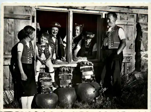 Ferienland Obertoggenburg, Schweiz, Sennen bei der Aplhütte -357108