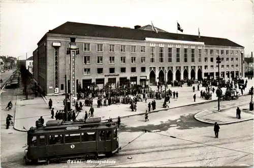 Basel - Messegebäude mit Tram -452832