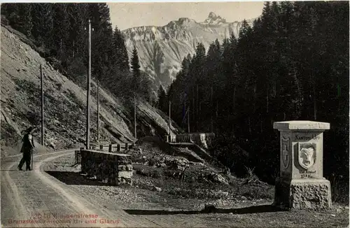 Klausenstrasse - Grenzstein zwischen Uri und Glarus -453724
