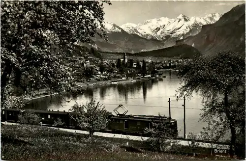 Brienz mit Eisenbahn -452874