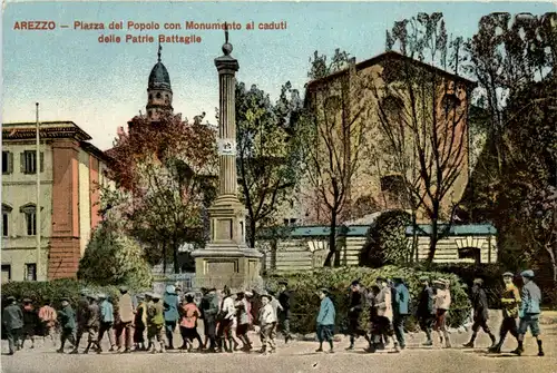 Arezzo - Piazza del Popolo con Monumento al caduti -93388
