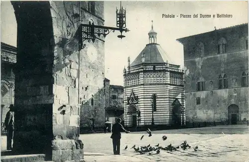 Pistoia - Piazza del Duomo e Battistero -93942