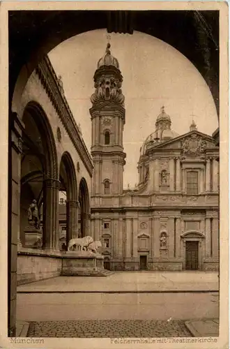 München, Feldherrenhalle mit Theatinerkirche -368652