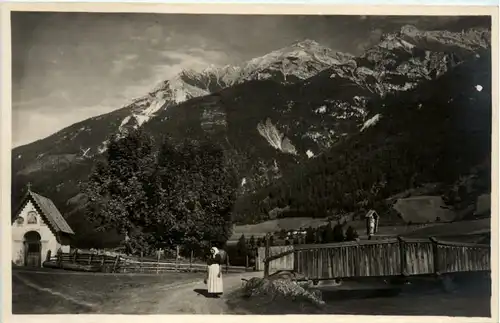 Stubaital, Blick auf Serles -371068