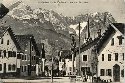 Partenkirchen, Der Floriansplatz m.d. Zugspitze -371092