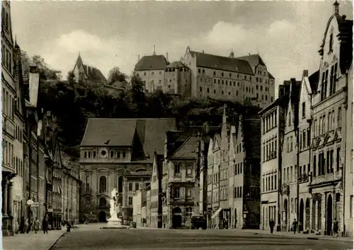 Landshut, Neustadt mit Blick zur Burg Trausnitz -371508