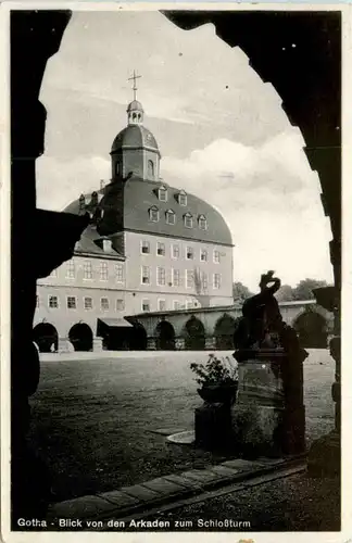 Gotha, Blick von den Arkaden zum Schlossturm -368860