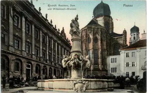 Passau, Bischöfl. Residenz, Dom und Wittelsbach-Brunnen -371326