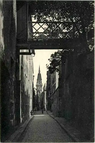 Passau, Höllgasse mit Rathausturm -371590