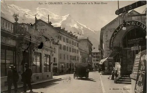 Chamonix - La rue Nationale -100386
