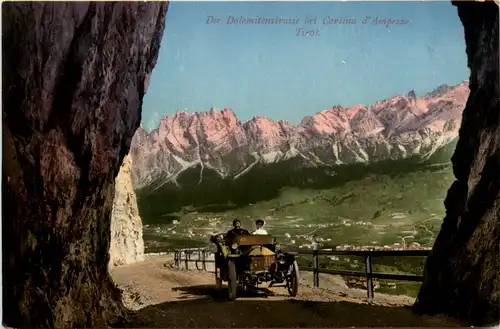 Die Dolomitenstrasse bei Cortina d Ampezzo - Car -100210