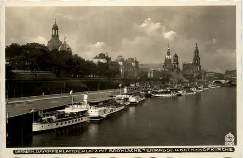 Dresden, Dampferlandeplatz mit Brühlsche Terrasse u. Kath.-Hofkirche -370368