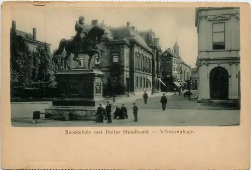 s Gravenhage - Noordeinde met Ruiter Standbeeld -100630