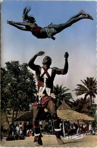 Africa - Danseurs acrobatiques -98188