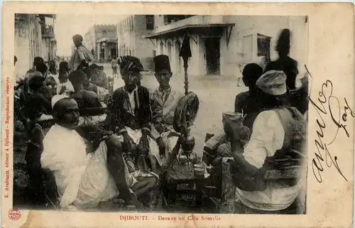 Djibouti - Devant un Cafe Somalis -98972