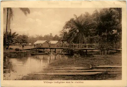 Ville indigene sur la riviere Congo -98642