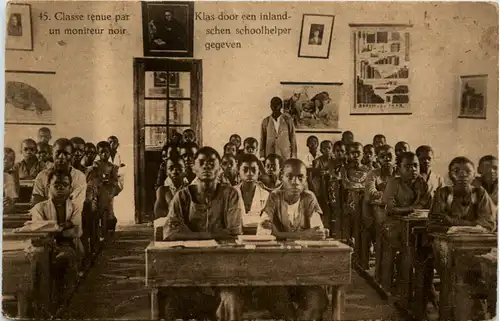 Congo Belge - Classe tenue par un moniteur noir -98902