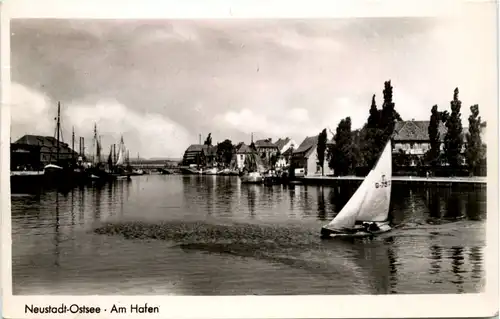 Neustadt-Ostsee, Am Hafen -371980