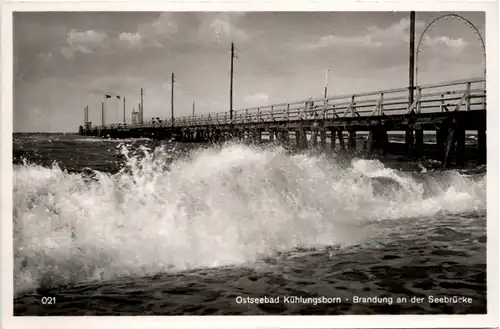 Kühlungsborn, Brandung an der Seebrücke -372060