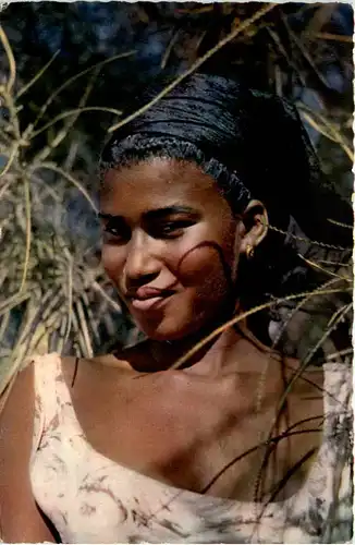 Africa - Young woman -98340