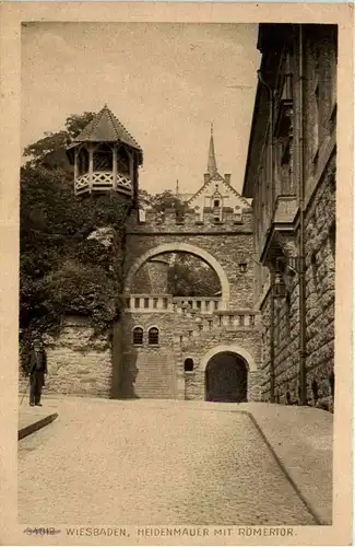 Wiesbaden, Heidenmauer mit Römertor -359870