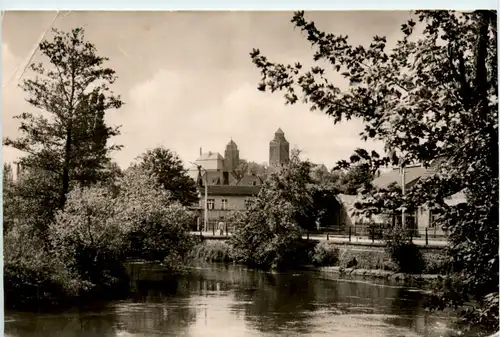 Mühlgraben mit Blick zur Sorbenburg -373400