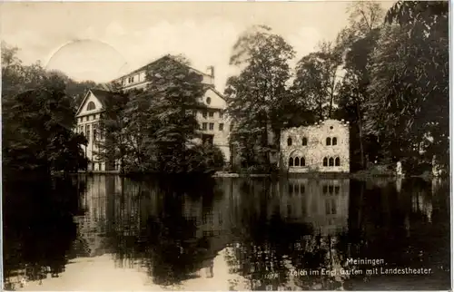 Meiningen, Teich im Engl. Garten mit Landestheater -372532