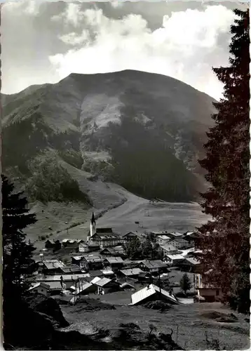 Berwang mit Hönig -372954