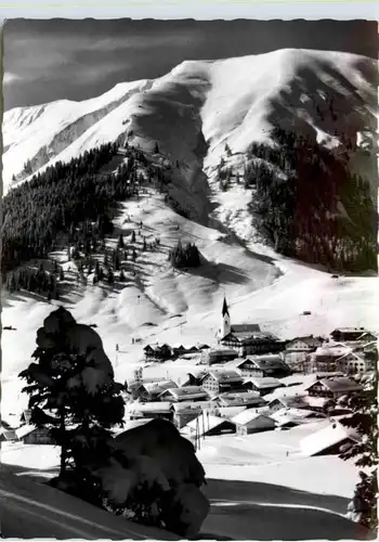 Berwang mit Hönig -372952