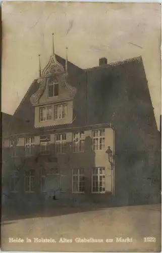 Heide in Holstein, Altes Giebelhaus am Markt -357170