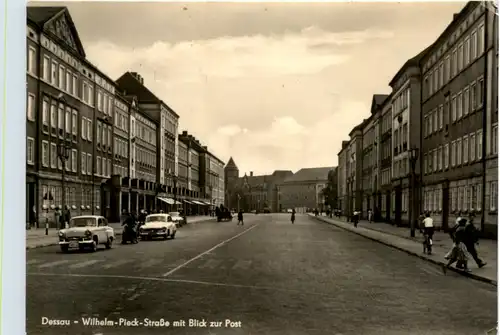 Dessau, Wilhelm-Pieck-Strasse mit Blick zur Post -374218