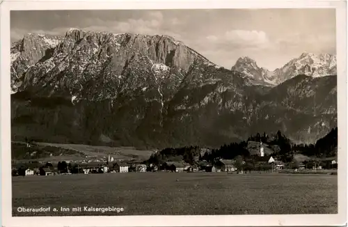 Oberaudorf mit dem Kaisergebirge -374878
