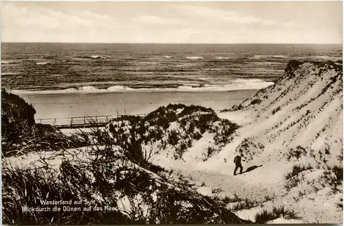 Westerland auf Sylt, Blick durch die Dünen -455874