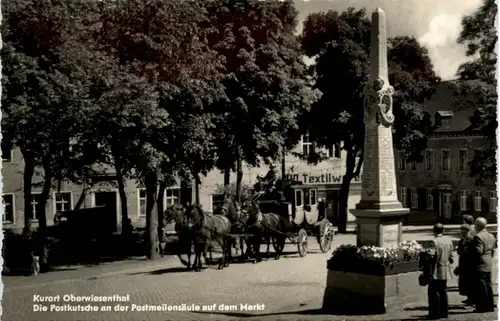 Kurort Oberwiesenthal, Die Postkutsche an der Postmeilensäule auf dem ma -456364