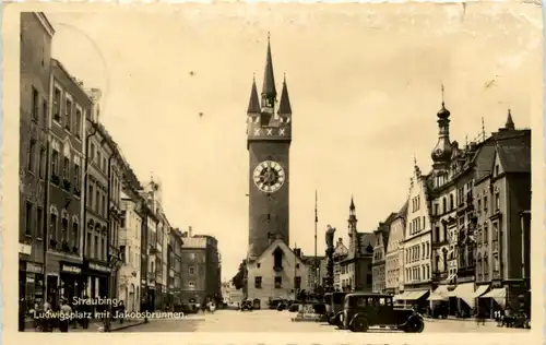 Straubing, Ludwigsplatz mit Jakobsbrunnen -456804