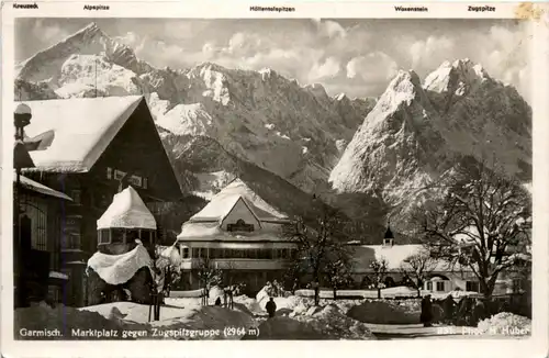 Garmisch-Partenkirchen, Marktplatz gegen Zugspitzgruppe -456458