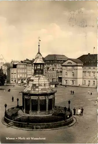 Wismar, Markt mit Wasserkunst -456762