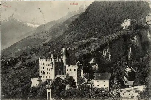 Brunnenburg mit Schloss Tirol bei Meran -458786