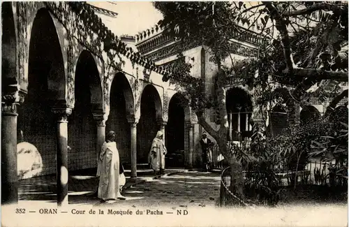 Oran, Cour de la Mosquee du Pacha -362428