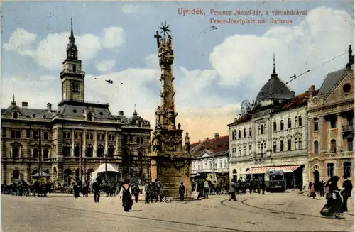 Ujvidek - Franz Josefplatz mit Rathaus -463482