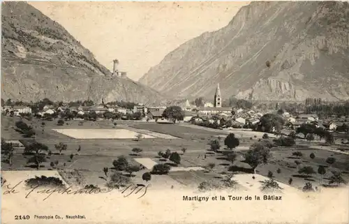 Martigny et la Tour de la Batiaz -466178