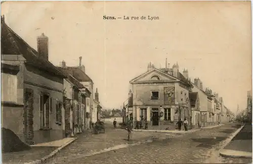 Sens - LA rue de Lyon -468378