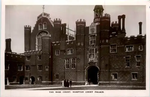 London - Hampton Court Palace -469834