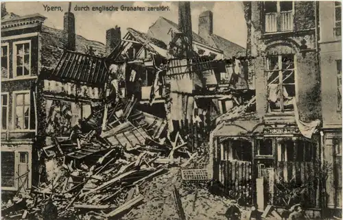 Ypern durch Granaten zerstört -471188