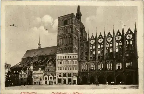 Stralsund - Nikolaikirche und Rathaus -468970