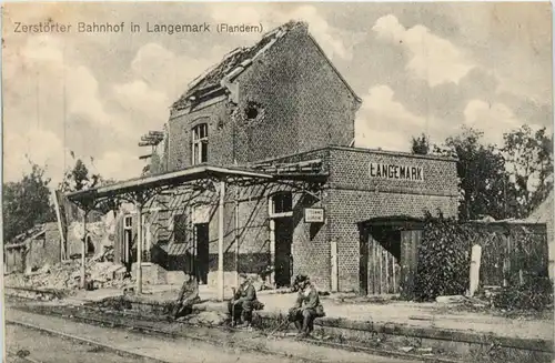 Zerstörter Bahnhof in Langemark -471298