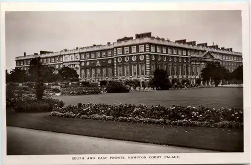 Hampton Court Palace -469850